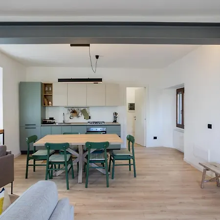 House- Jacuzzi & Garden Apartment