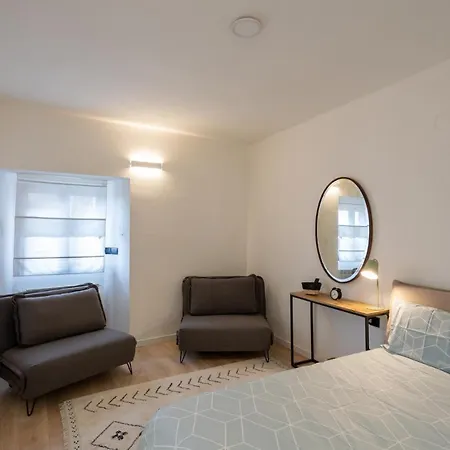Apartment House- Jacuzzi & Garden