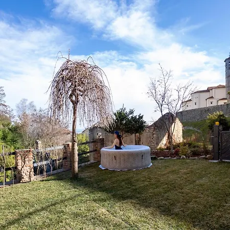 House- Jacuzzi & Garden
